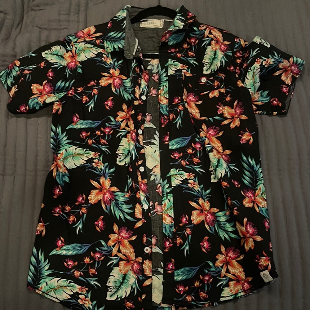 Large Summer Button Up Free Planet Brand Floral Pattern